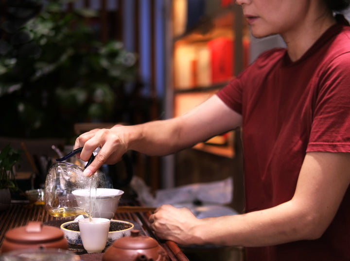 Chinese woman brewing tea in gongfucha for Chinese long term course with certification