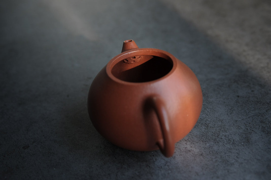 Gaoli 高梨 - Yixing Teapot in Zhuni Red Clay - Eastern Leaves