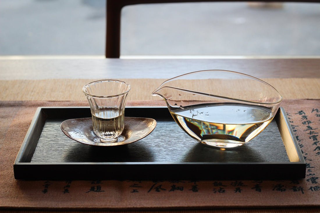 Glass Gongdaobei - Fairness Jug - Eastern Leaves