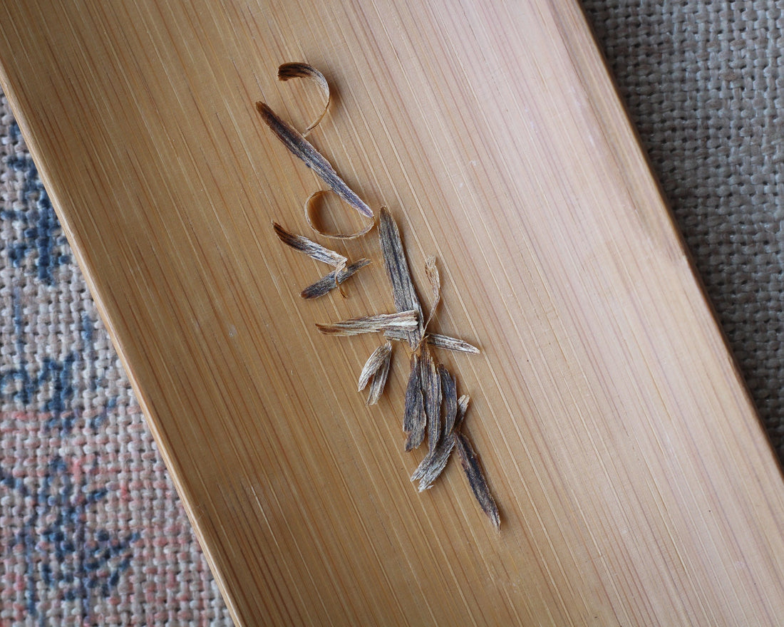 Pure agarwood flakes - Wood of Gods - Eastern Leaves