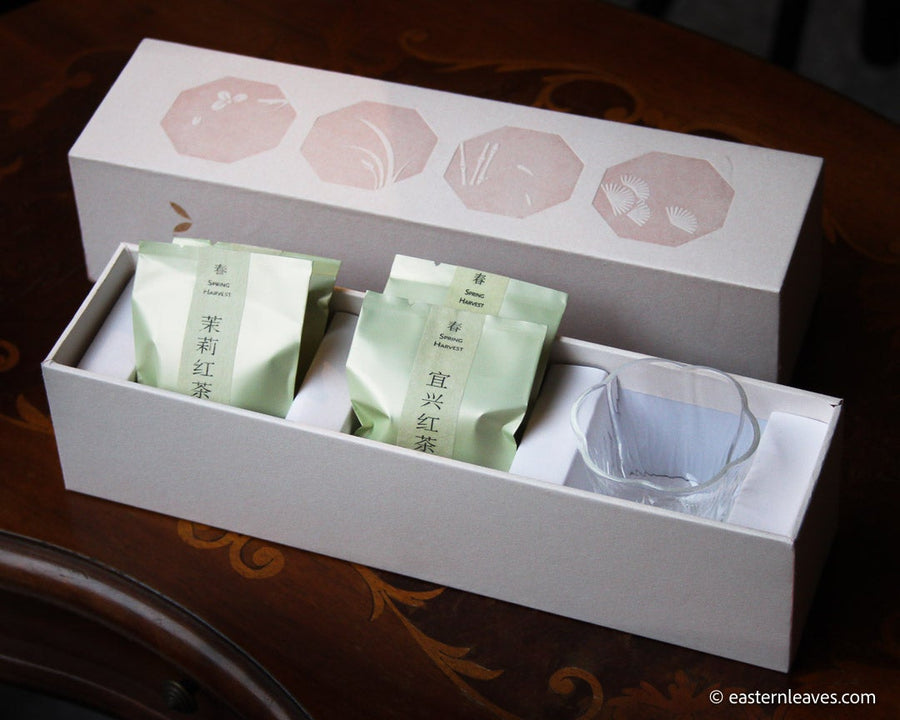 loose-leaf tea high quality from farmers taste and gift box, in Chinese paper, with glass cup set