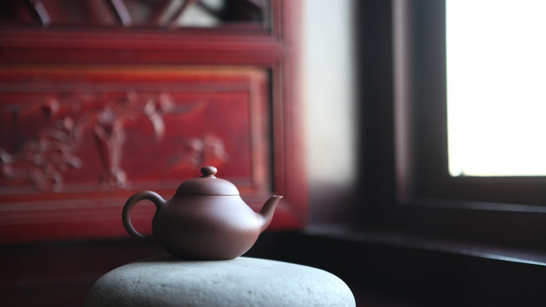 Liuquan 流泉 - Yixing Teapot - Eastern Leaves