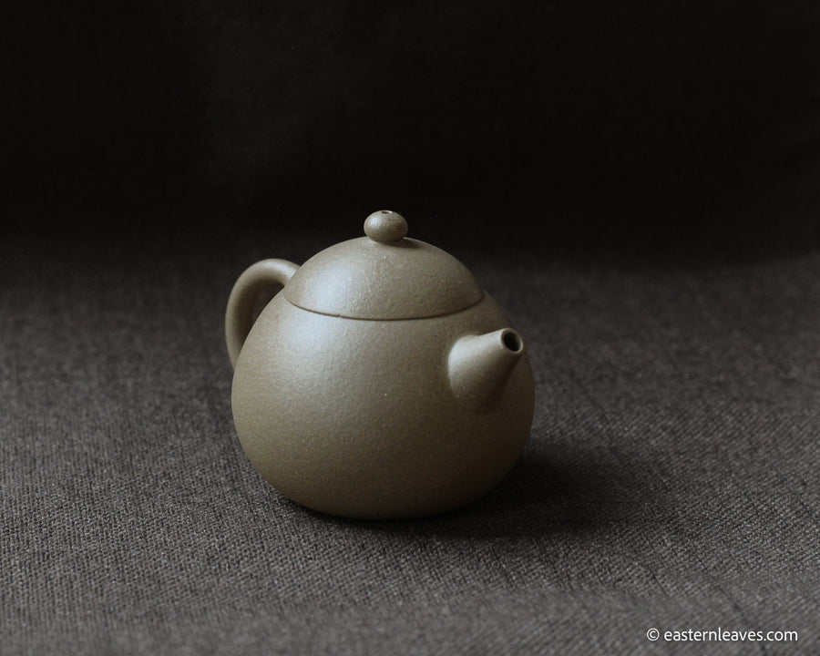 Longdan 龙蛋 - Yixing Teapot in Benshan Lu Ni - Eastern Leaves