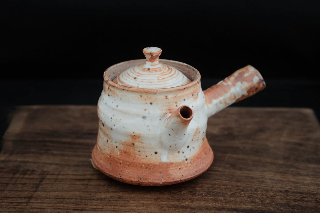 https://easternleaves.com/cdn/shop/products/sacred-fire-180-ml-side-handled-dai-teapot-946729_1100x.jpg?v=1697356912